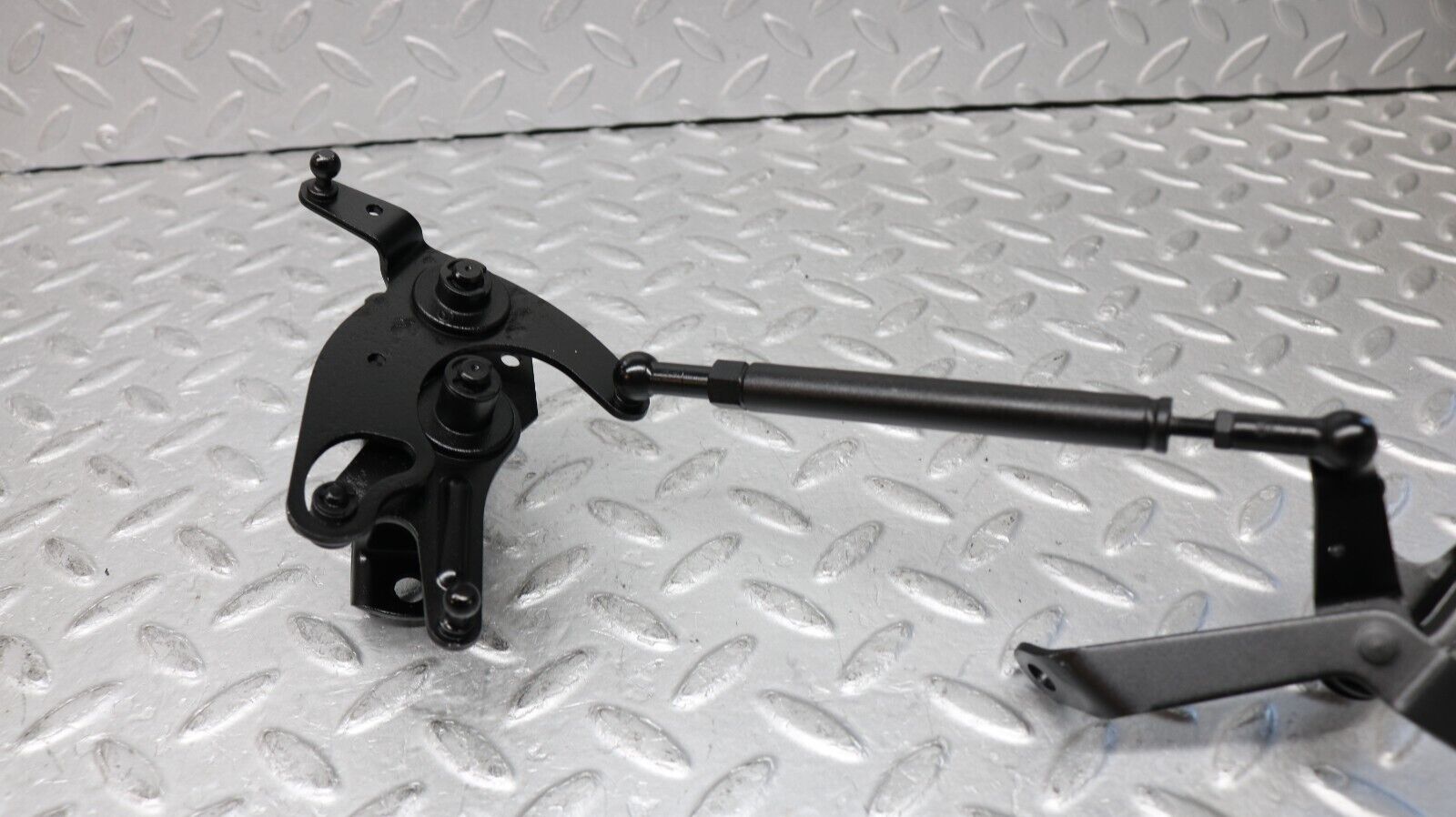 37217 Mercedes-Benz C126 420SEC Coupe Throttle Linkage