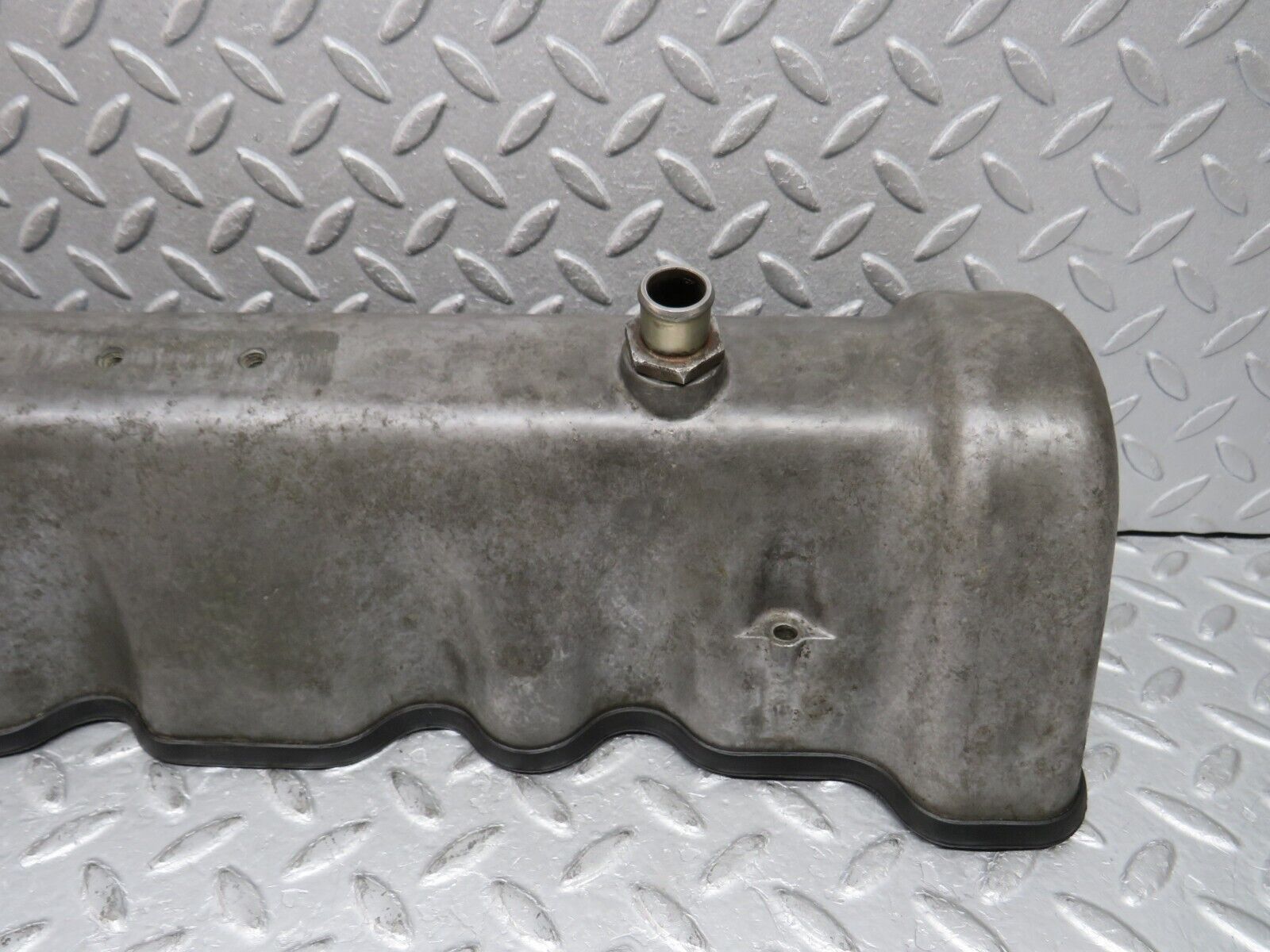 37636 Mercedes-Benz W109 300SEL Cylinder Head Valve Cover Left 1160161805