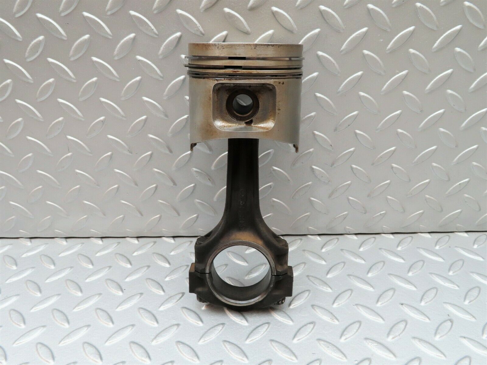3948 Mercedes-Benz S123 200T Wagon Piston With Connecting Rod 88.975 mm