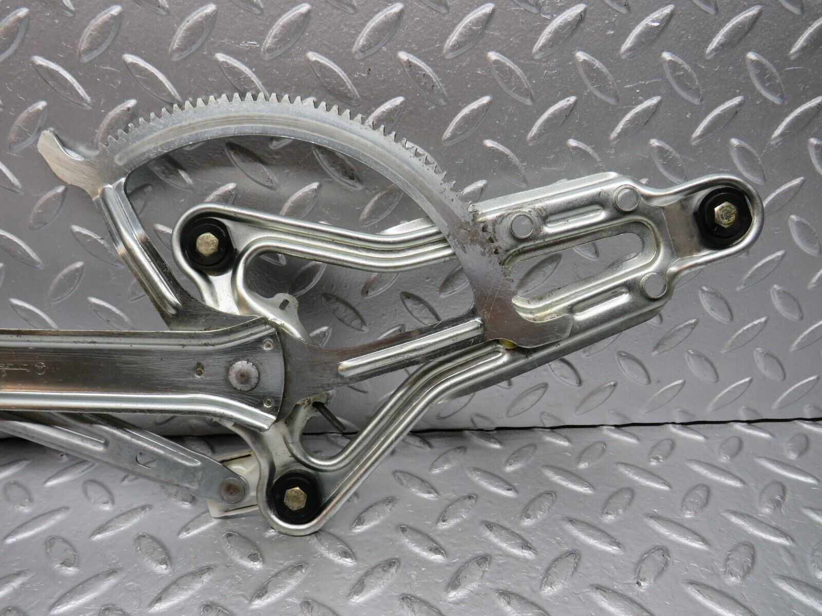 32308 Mercedes-Benz S124 300TE Wagon Front Left Power Window Regulator