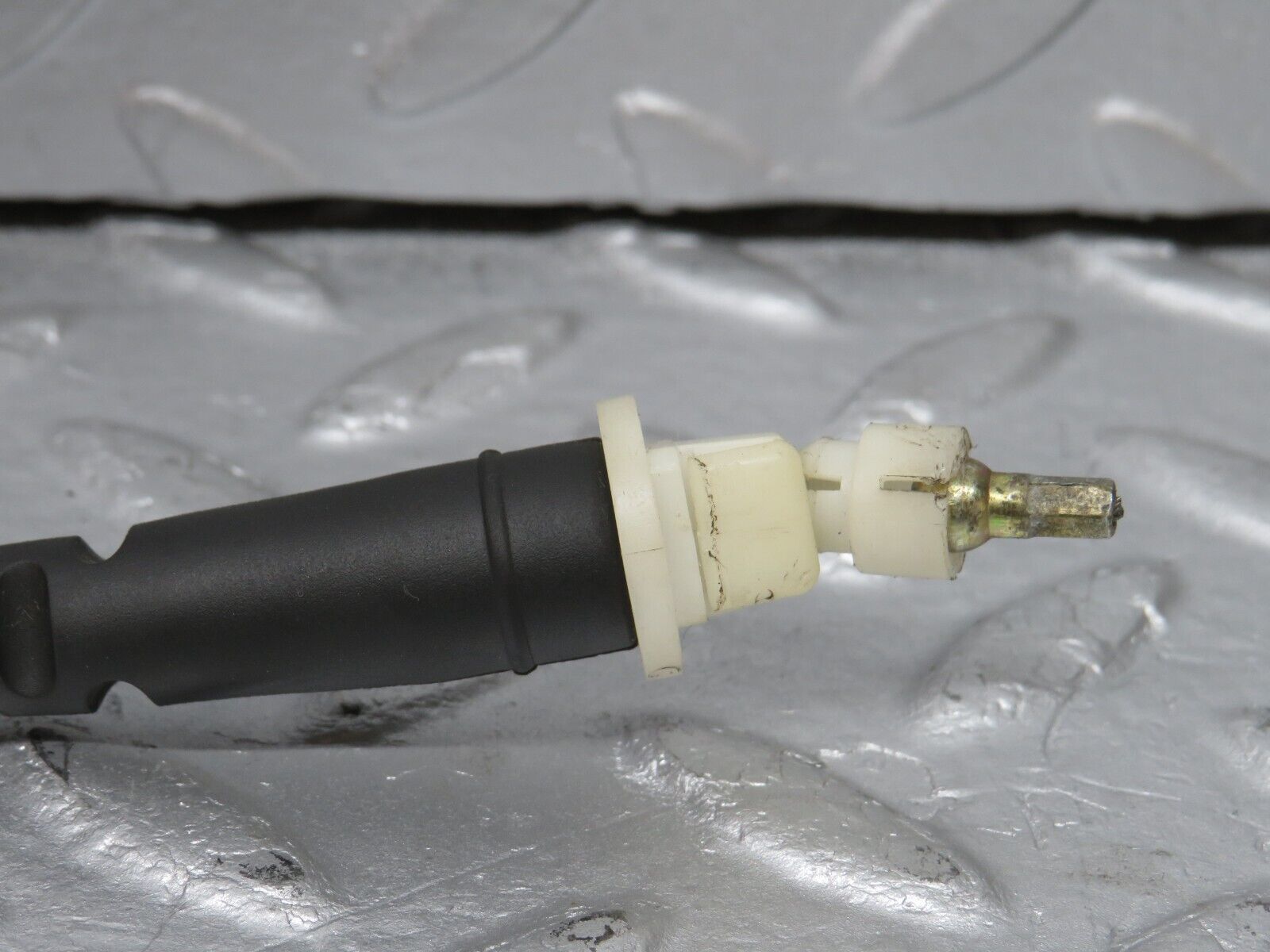 38935 Mercedes-Benz W201 190E 2.6L Gearbox Cable 2012600151