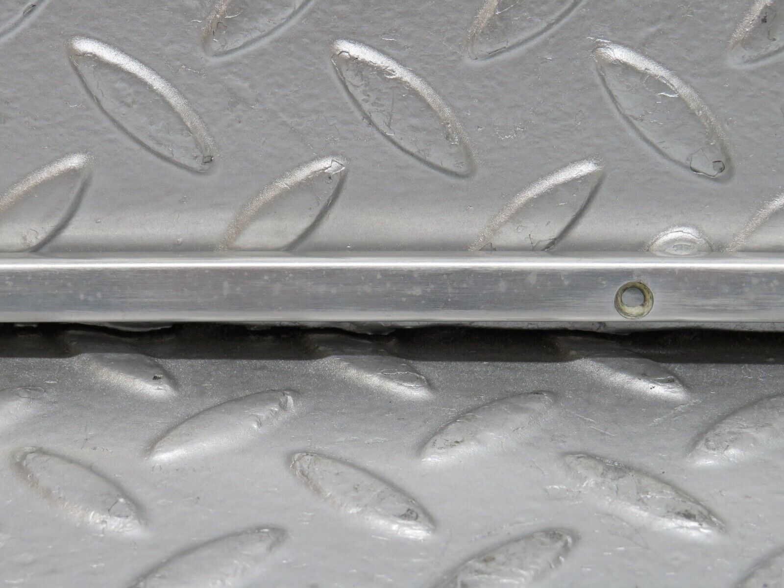 32573 Mercedes-Benz S124 300TE Wagon Sunroof Chrome Trim