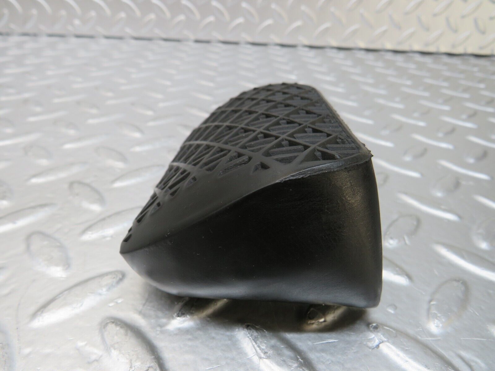 25510 Mercedes-Benz W123 200 Brake Pedal Rubber Cover 1232910082