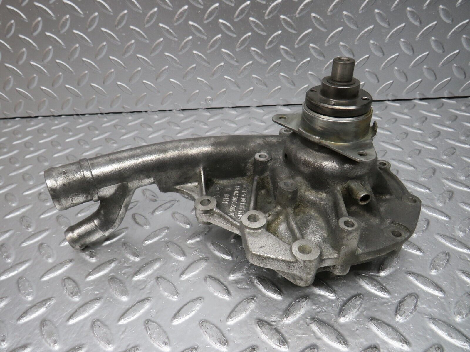 30509 Mercedes-Benz W124 230E Water Pump 1022012001