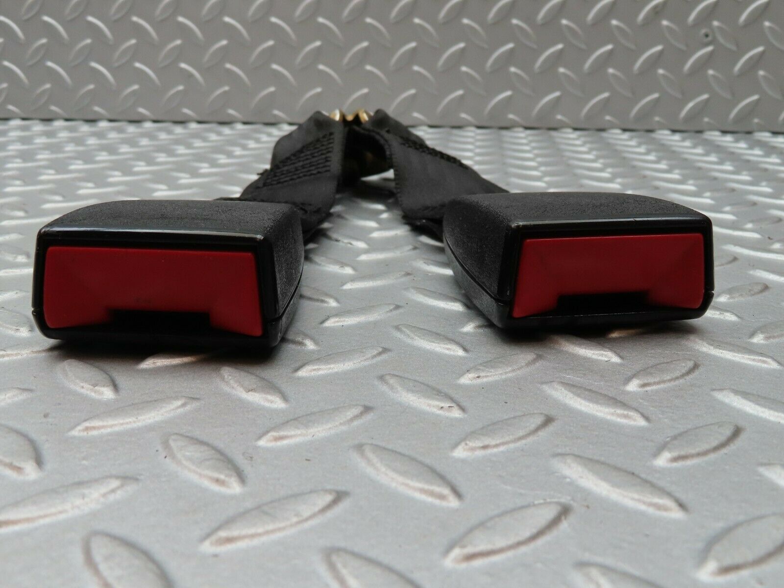 4408 Mercedes-Benz W123 230E Seat Belt Buckle Rear Middle 1238604969