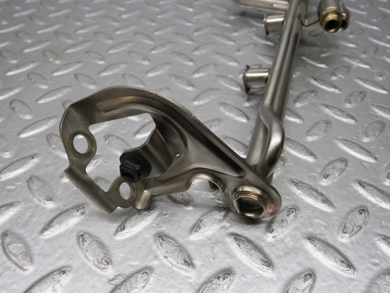 39441 Mercedes-Benz R129 320SL Coupe Fuel Injector Rail With Fuel Pressure Regulator 1040701395