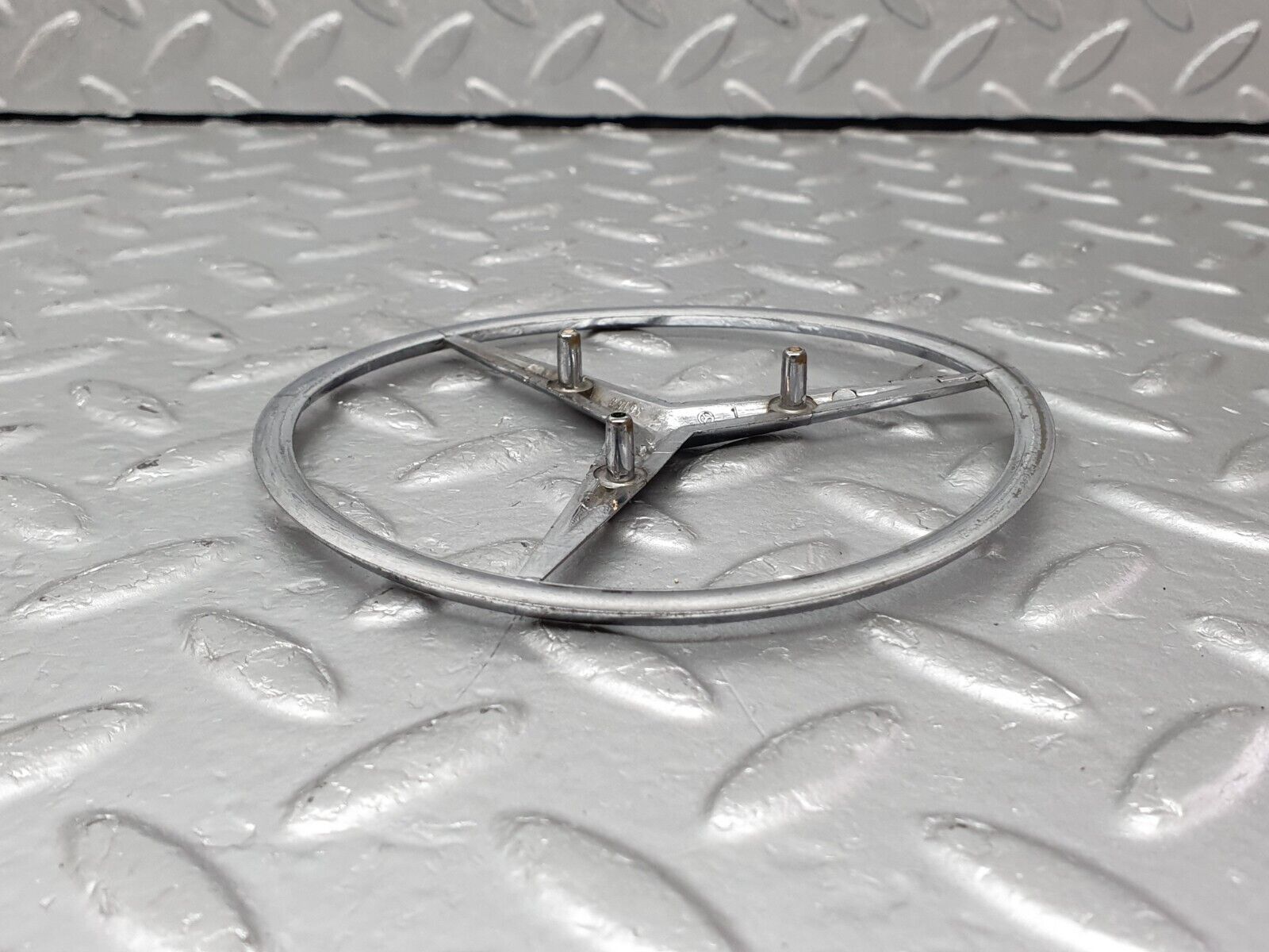 41206 Mercedes-Benz W126 300SE Trunk Lid Badge Emblem 1267580158