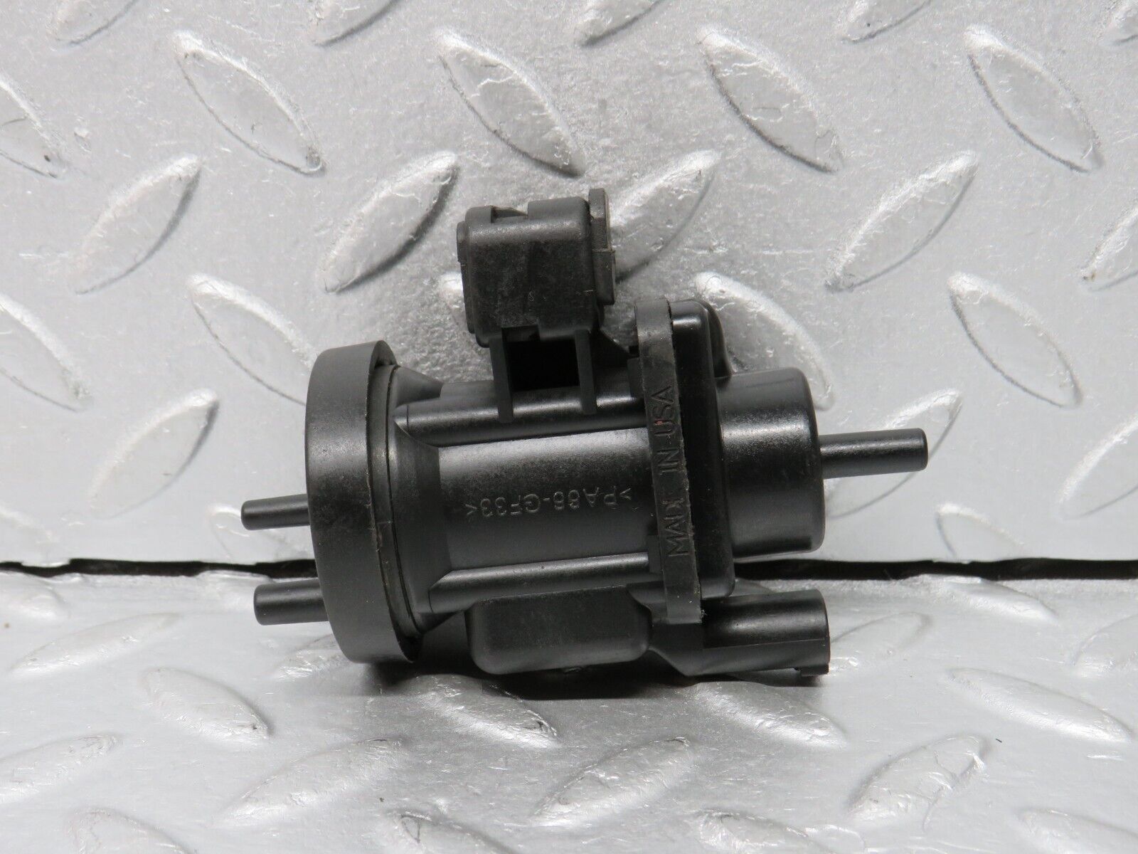 38793 Mercedes-Benz W201 190E 2.6L Vacuum Pressure Converter 0005450427