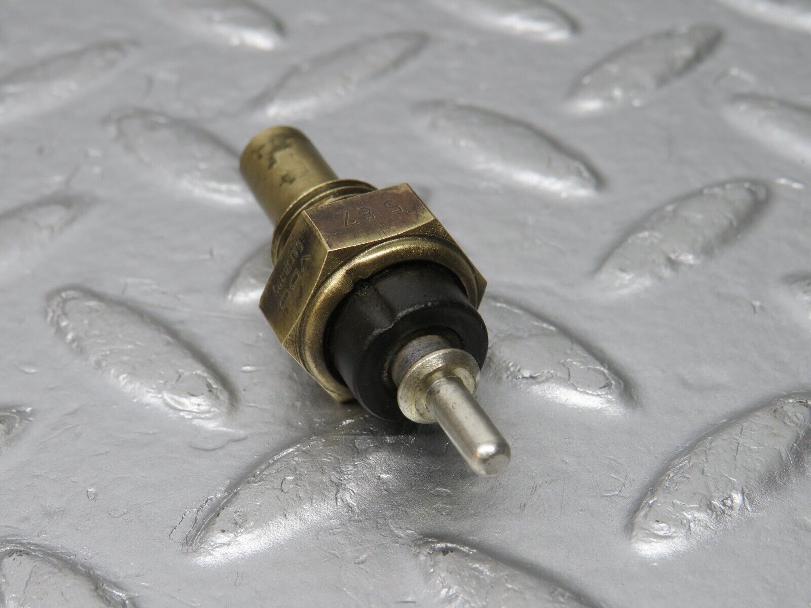 32676 Mercedes-Benz S124 300TE Wagon Coolant Temperature Sensor VDO 0055421017