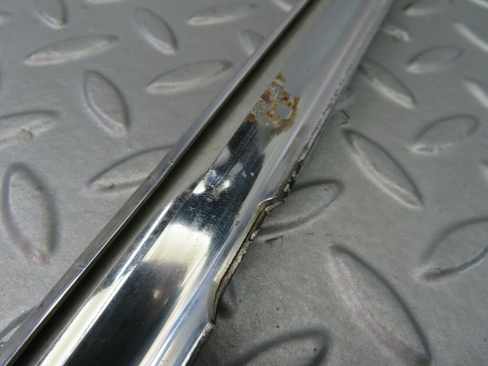 7287 Mercedes-Benz W116 450SE Rear Right Door Chrome Trim