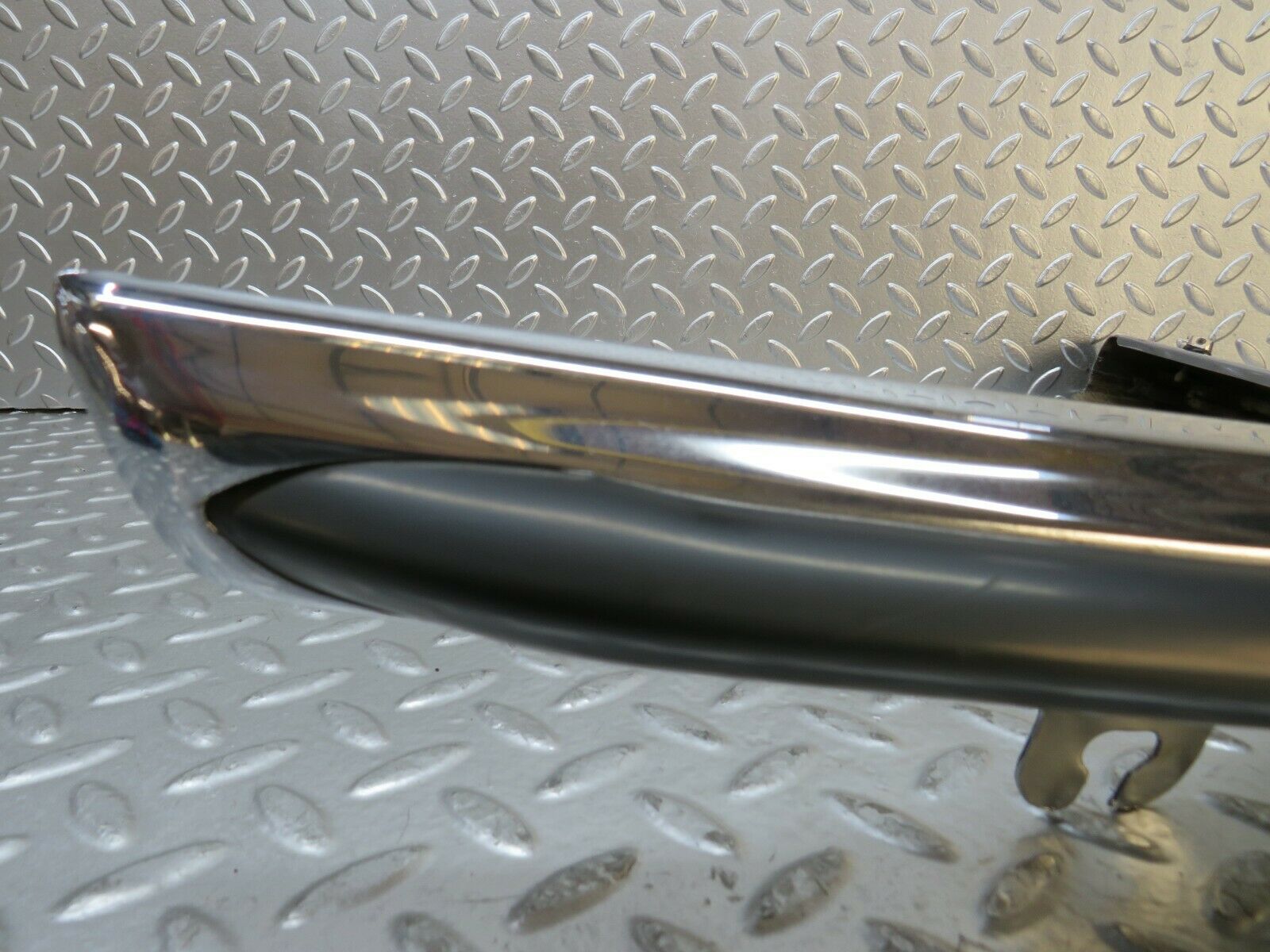 23238 Mercedes-Benz W116 350SE Front Right Upper Bumper Corner