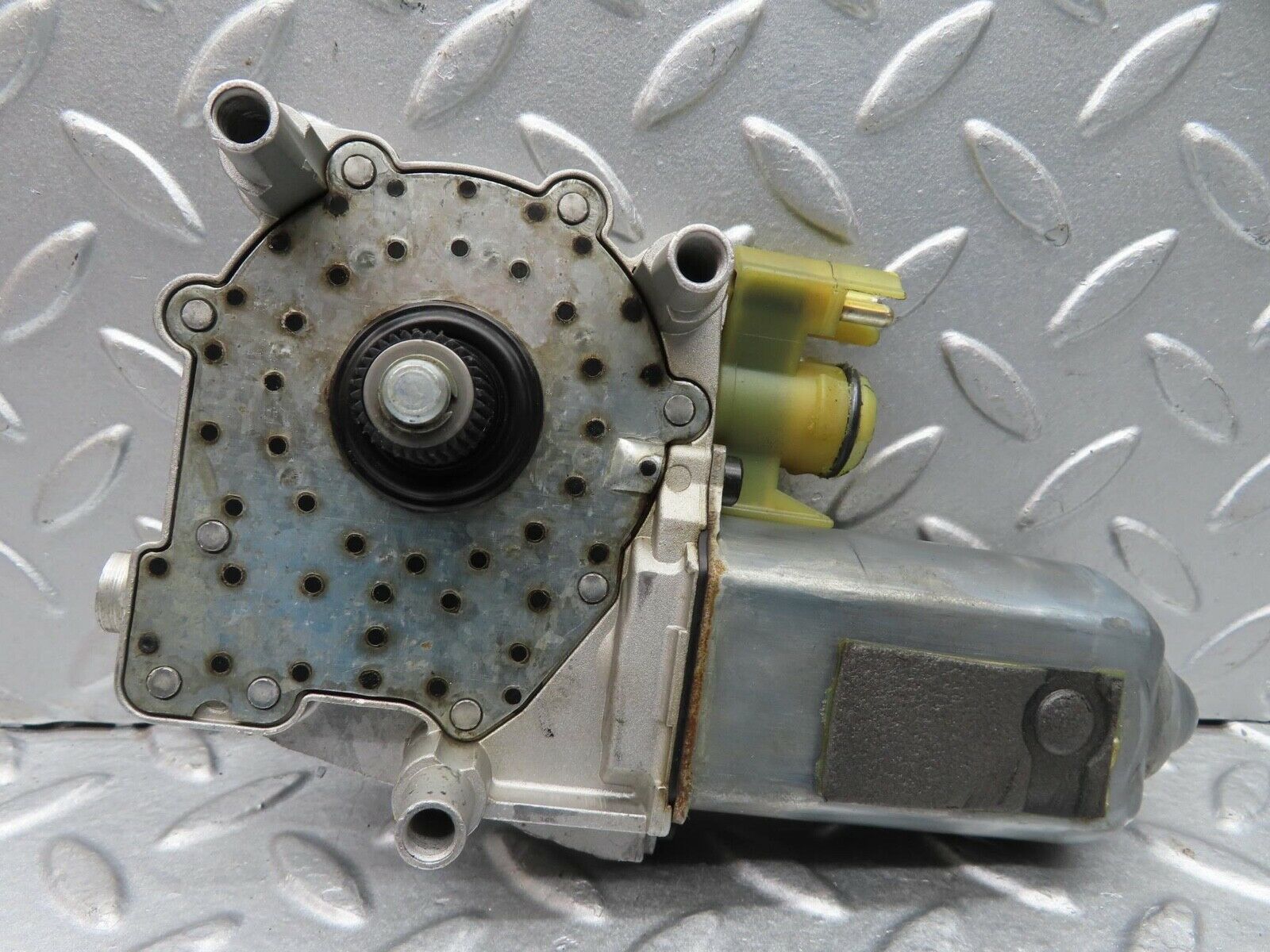 14974 Mercedes-Benz W140 S320 Rear Right Window Regulator Motor 0130821501