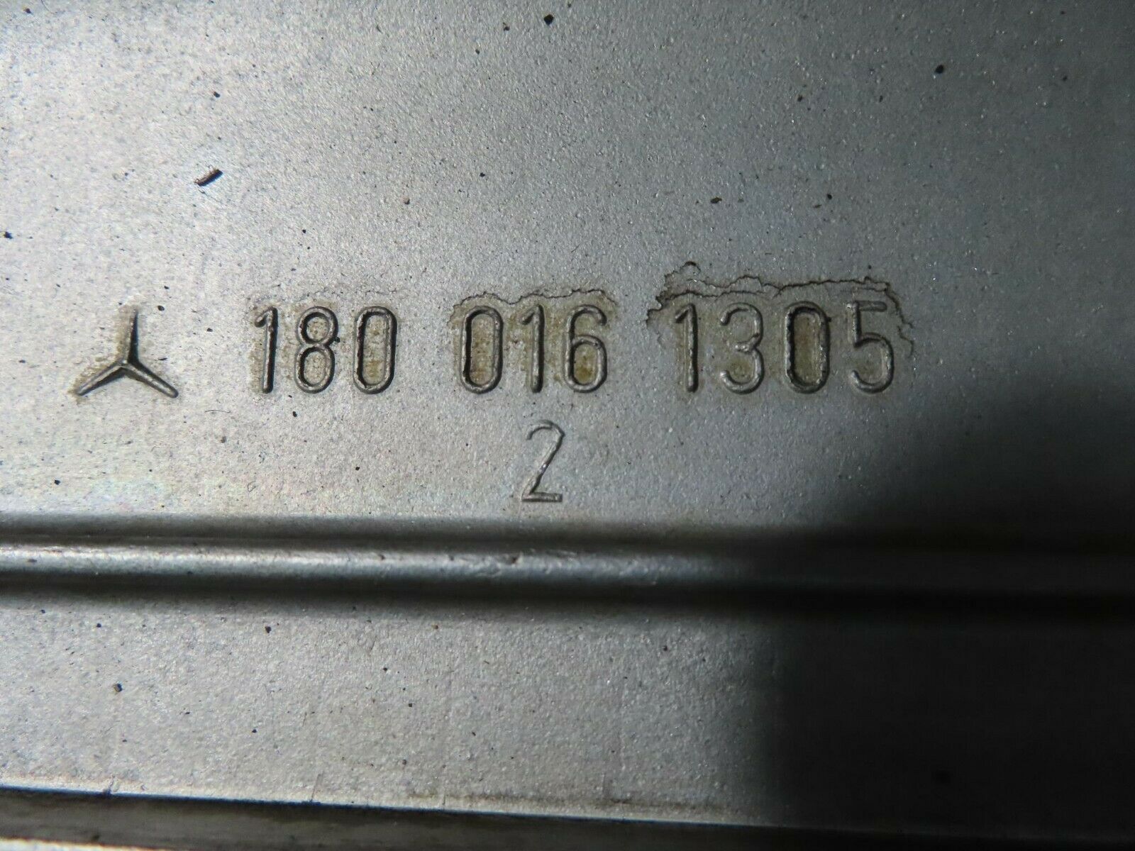 8547 Mercedes-Benz W108 Cylinder Head Valve Cover 1800161305