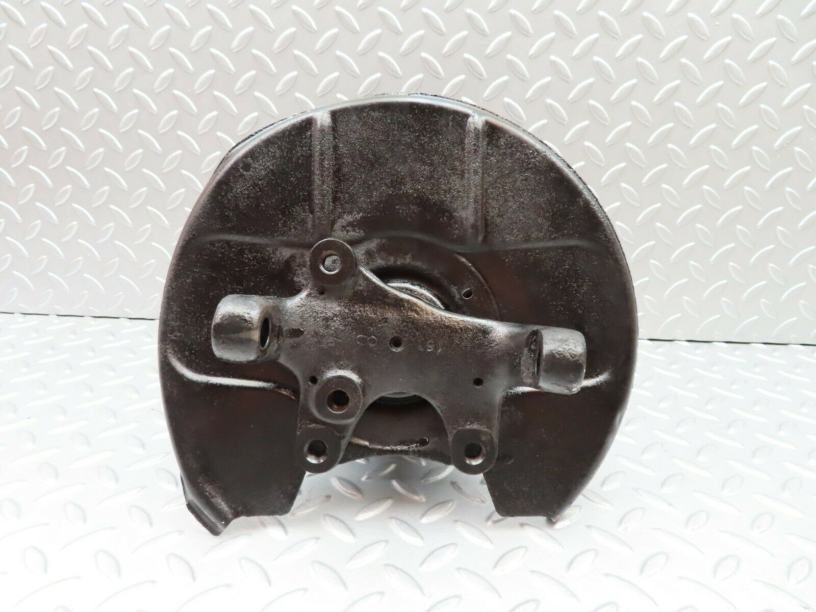 5521 Mercedes-Benz W114 280CE Front Left Wheel Hub