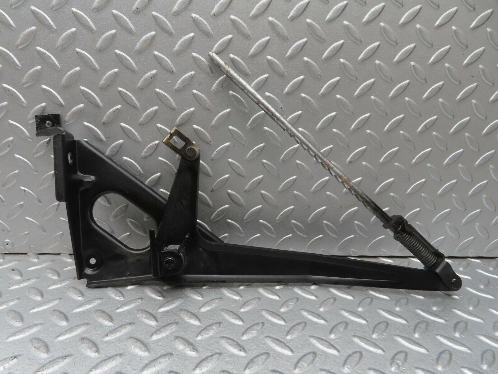 13546 Mercedes-Benz W123 200 Handbrake Regulator