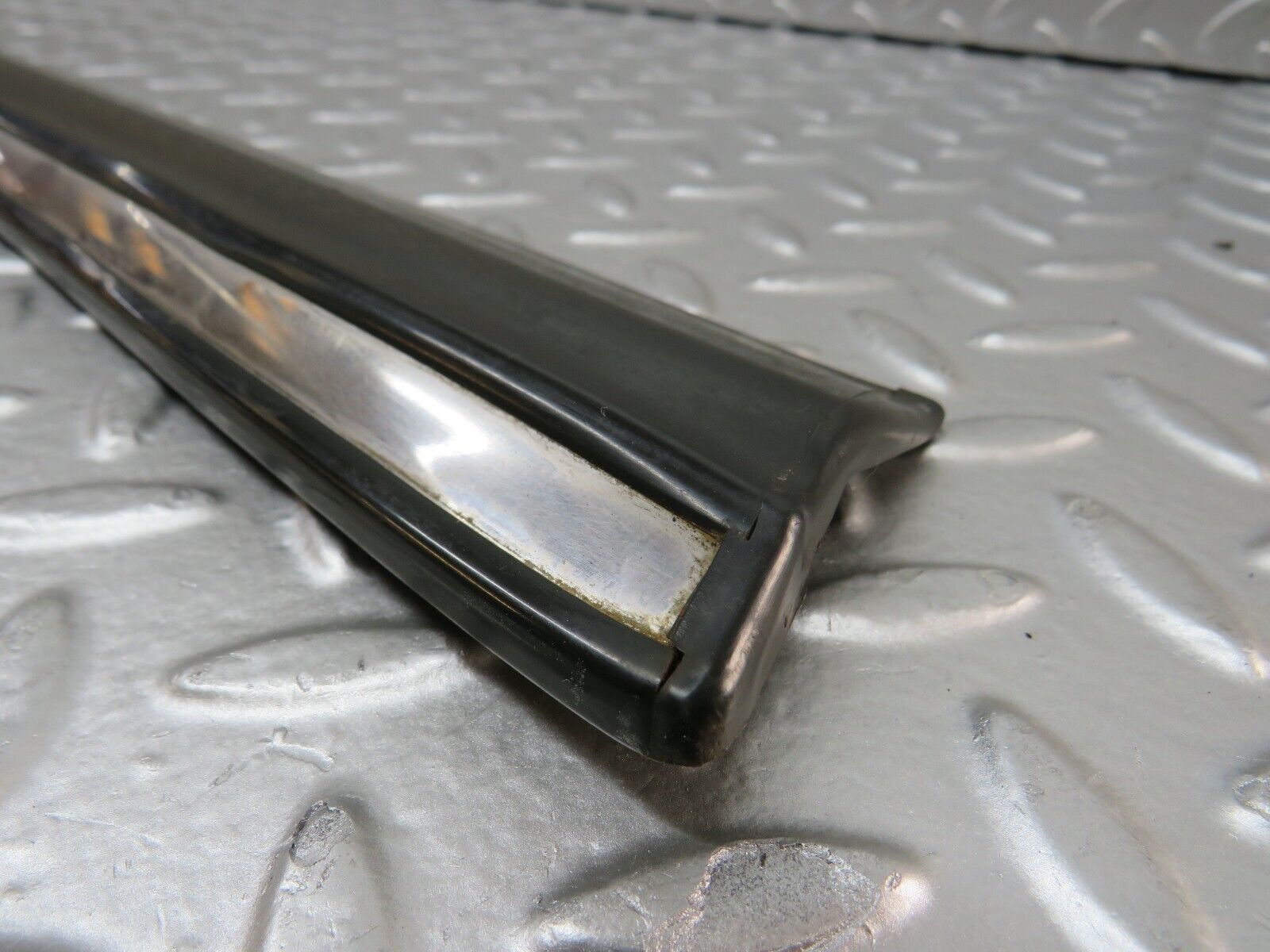 27899 Mercedes-Benz W123 280E Front Left Door Lower Moulding Trim