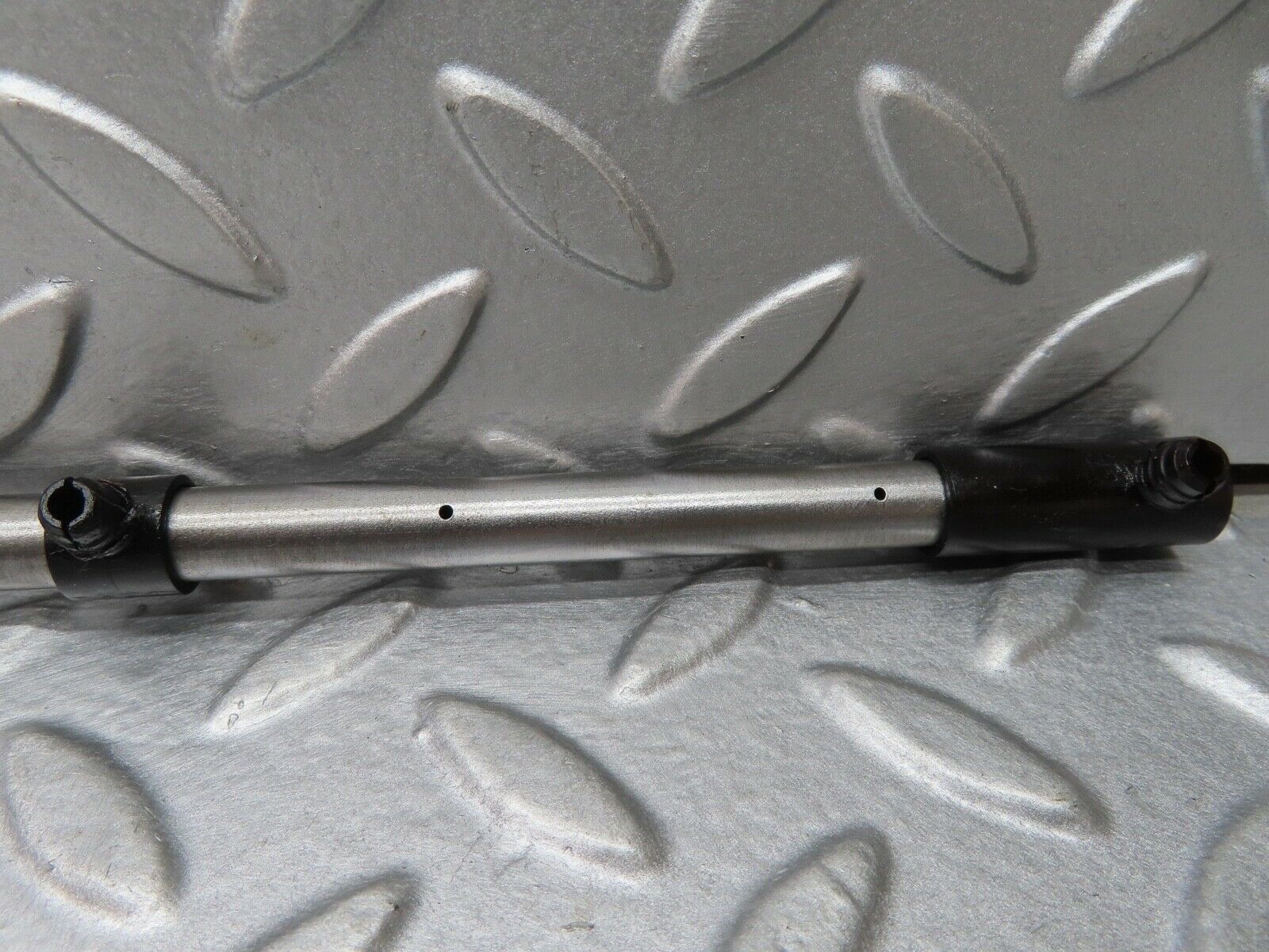 17789 Mercedes-Benz W116 450SEL Camshaft Oil Tube