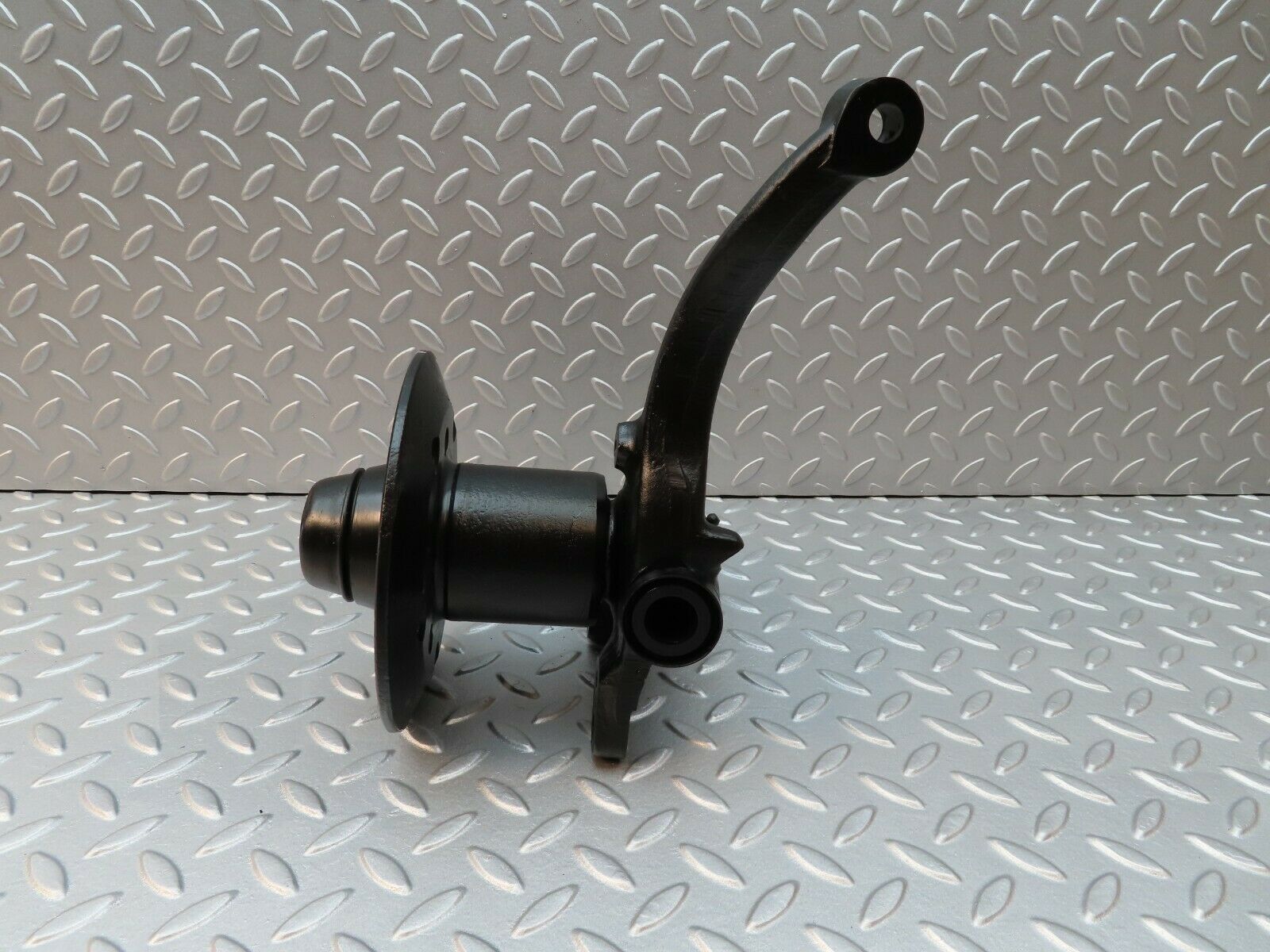 3454 Mercedes-Benz W108 280SE Wheel Hub Front Left