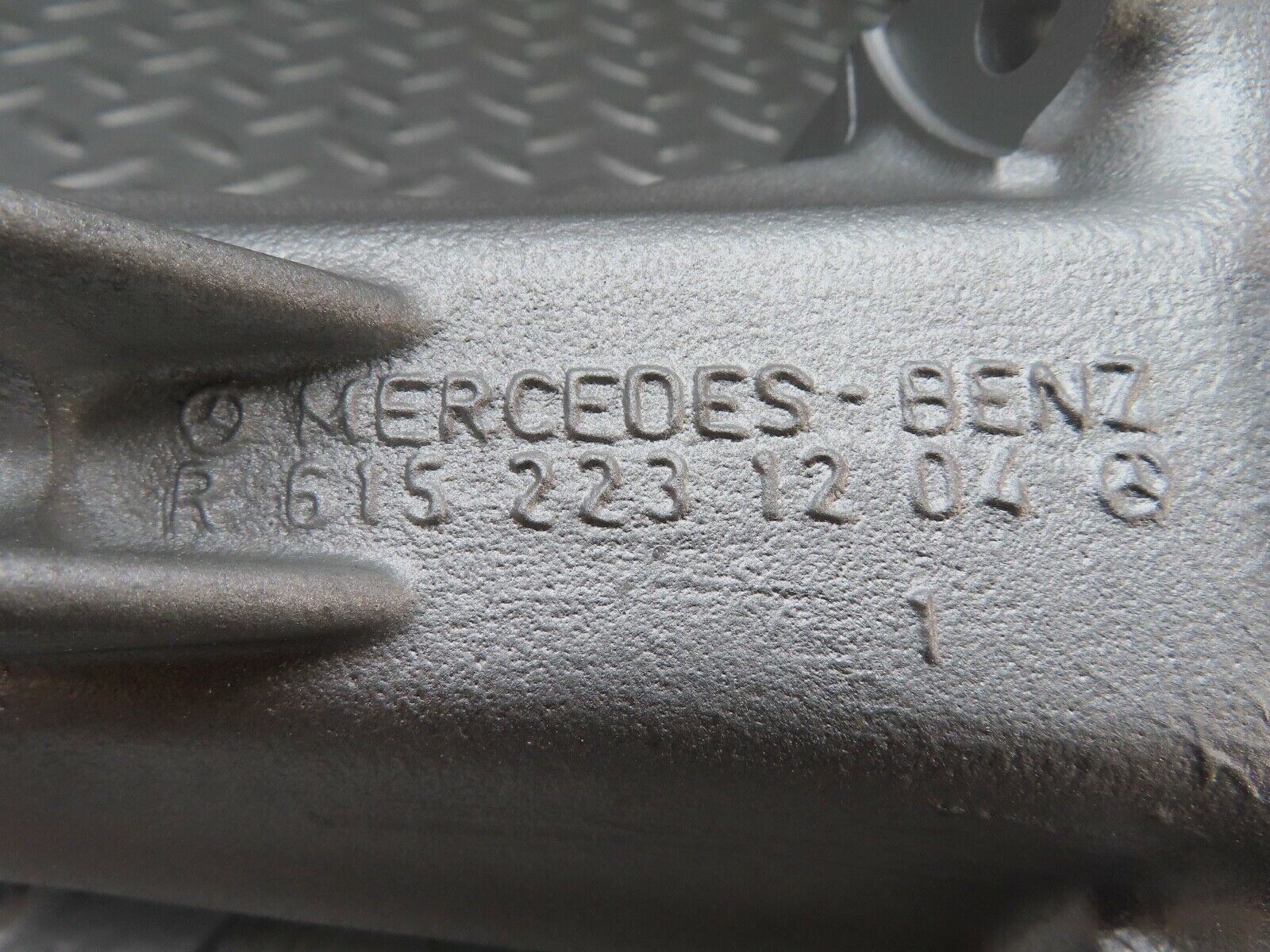 19135 Mercedes-Benz W123 300D Engine Mount Bracket Right Side 6152231204