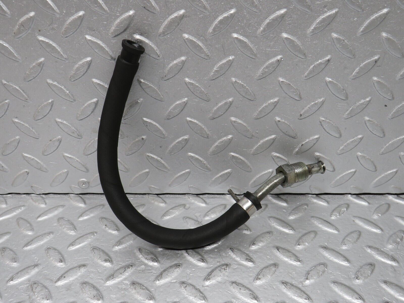 38185 Mercedes-Benz A124 320E Cabriolet Oil Cooler Hose Pipe