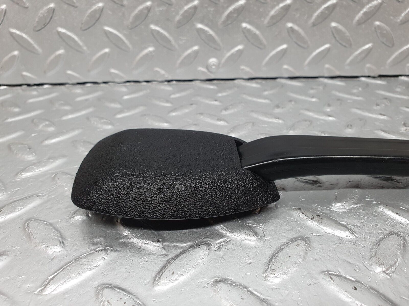 41415 Mercedes-Benz W124 200E Seat Belt Runner Pair