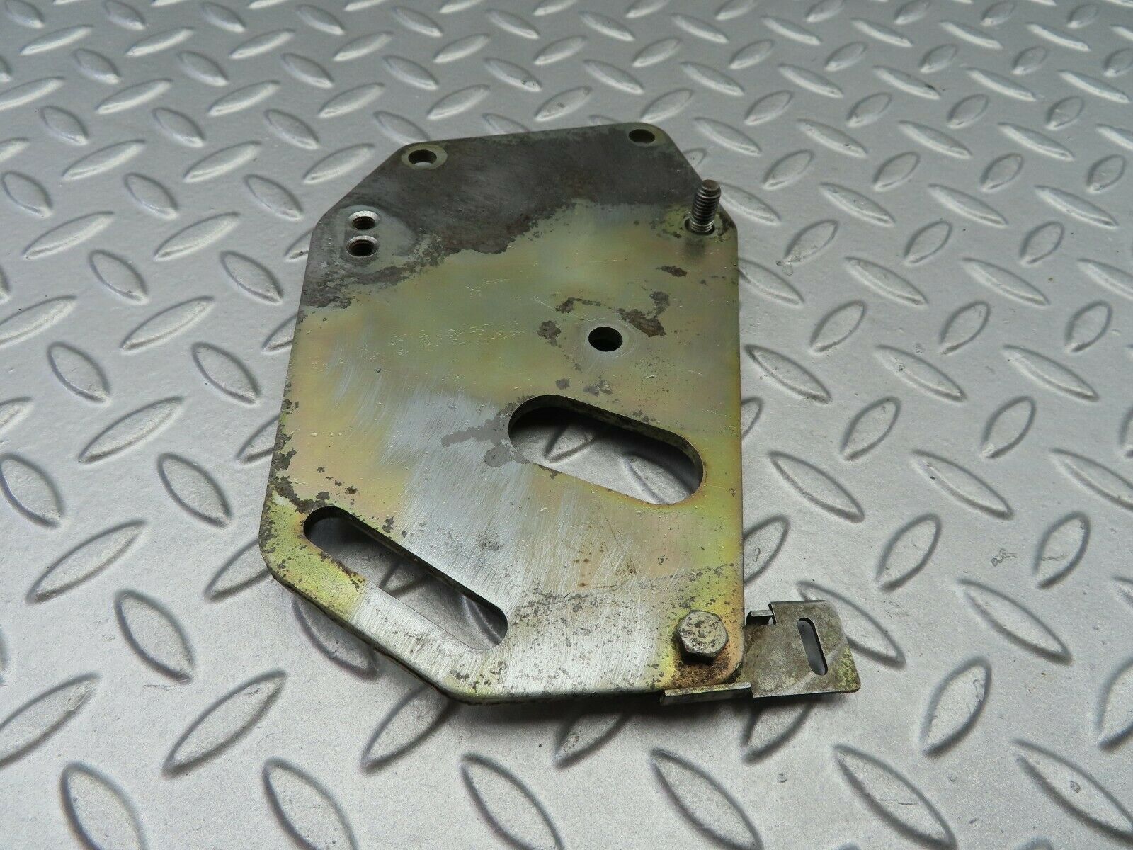 7079 Mercedes-Benz C107 350SLC Coupe Power Steering Pump Bracket