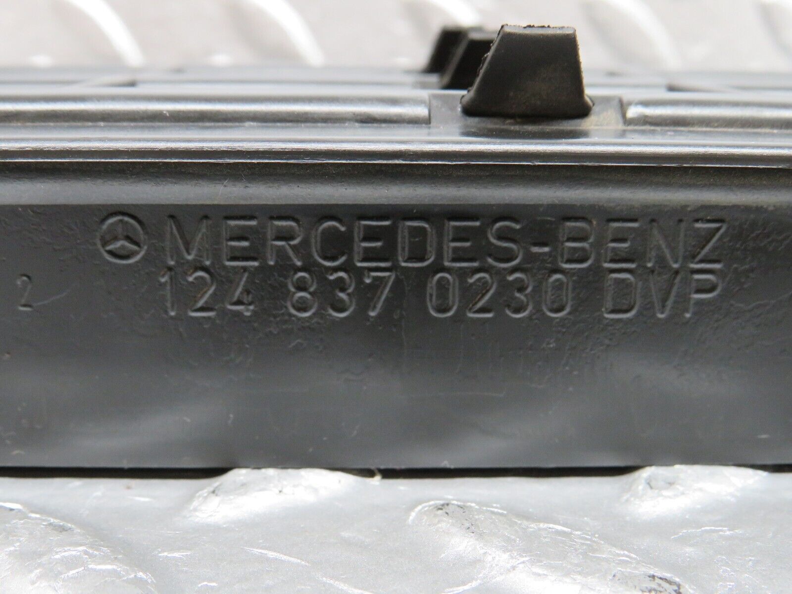 29369 Mercedes-Benz W124 230E Rear Air Intake Vent Right 1248370242