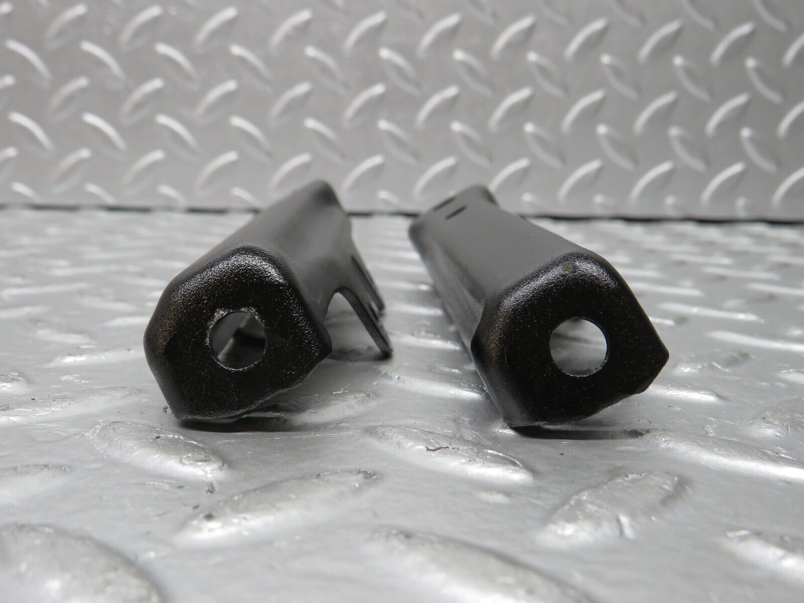 32671 Mercedes-Benz S124 300TE Wagon Air Intake Manifold Bracket