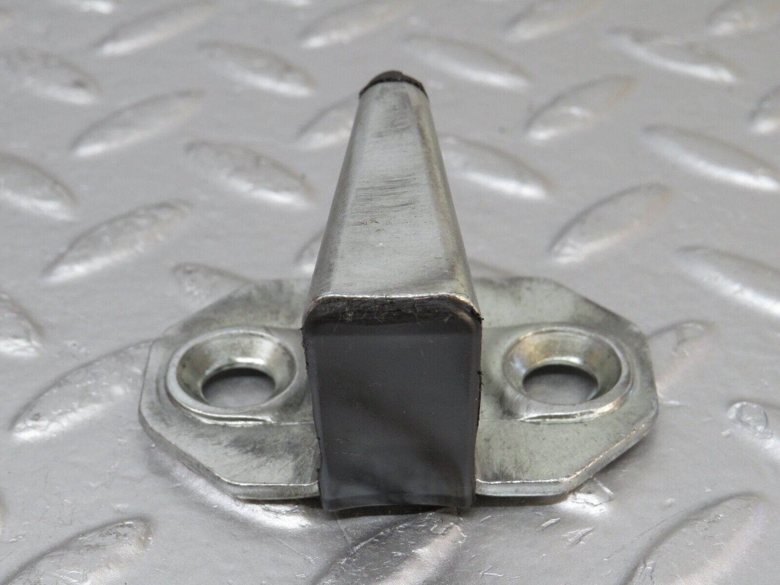 33374 Mercedes-Benz W202 C180 Door Lock Latch