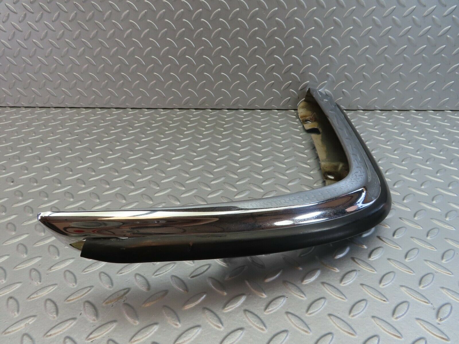 7326 Mercedes-Benz W116 450SE Front Right Upper Bumper Chrome