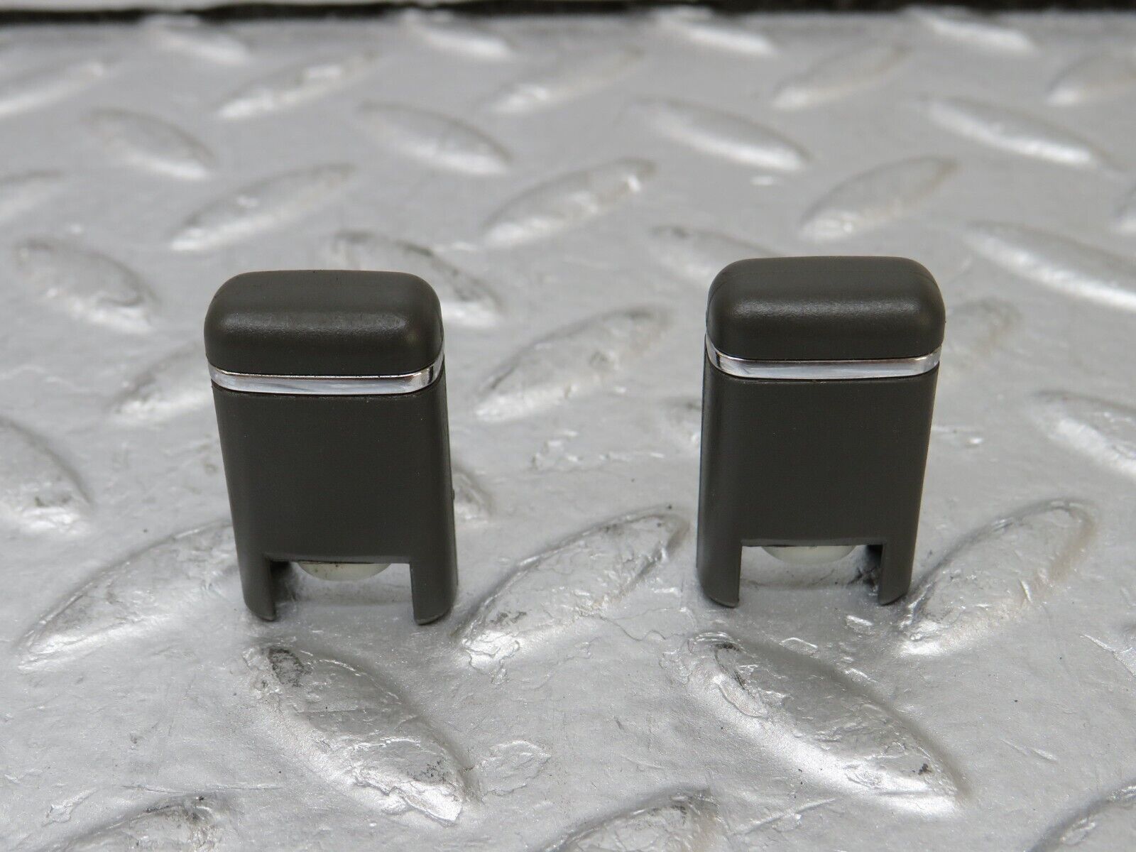 35251 Mercedes-Benz W221 Door Lock Knob Pair