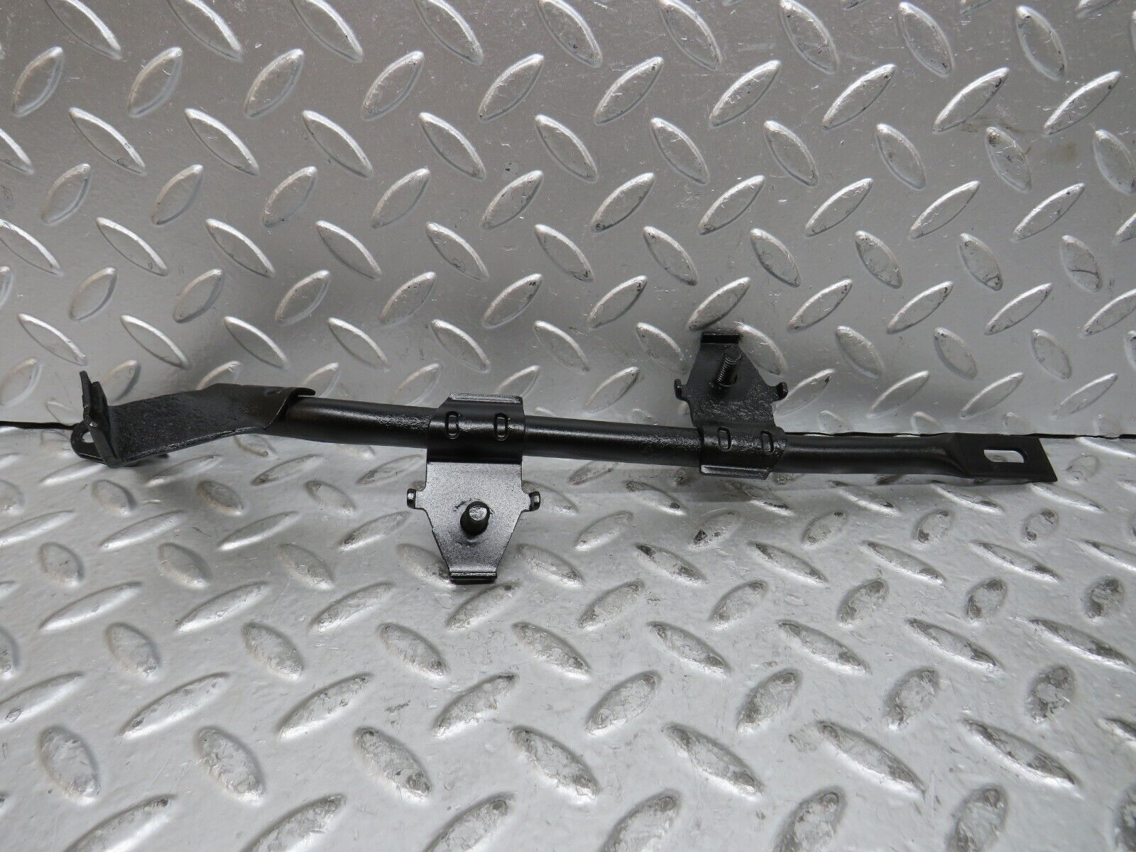 29129 Mercedes-Benz C124 320CE Coupe Horn Bracket