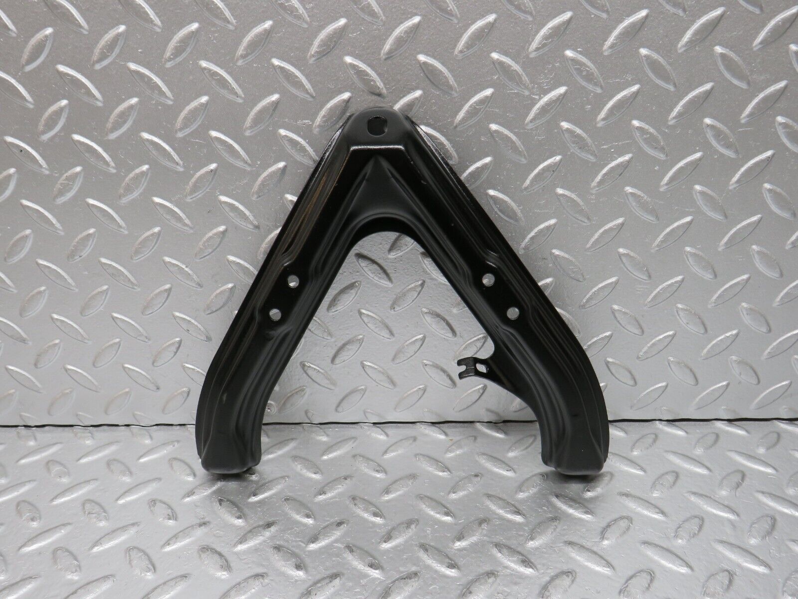 31693 Mercedes-Benz W201 190LE 1.8L Air Intake Manifold Bracket