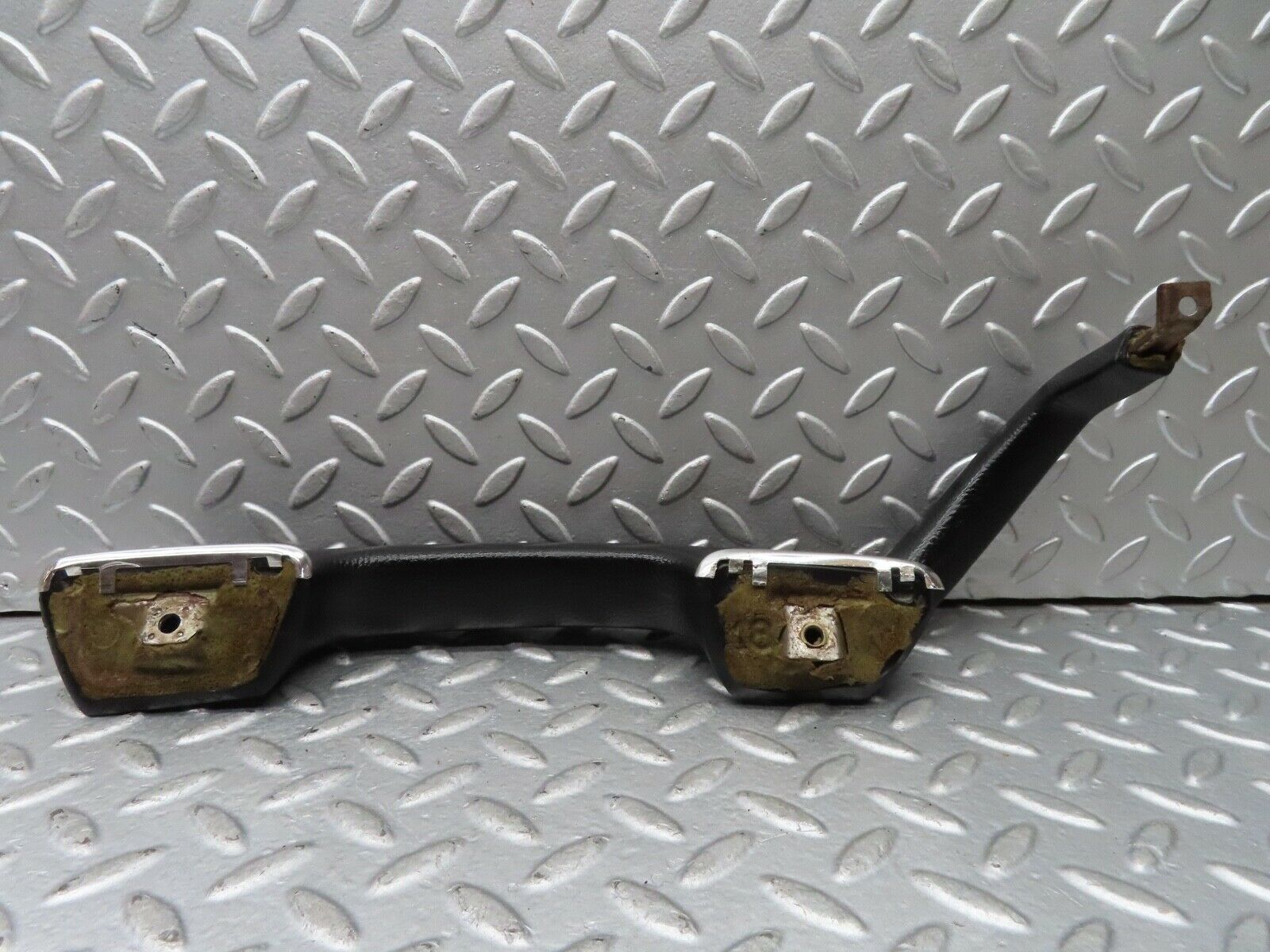 19053 Mercedes-Benz W123 300D Front Right Interior Door Handle LHD 1239701001