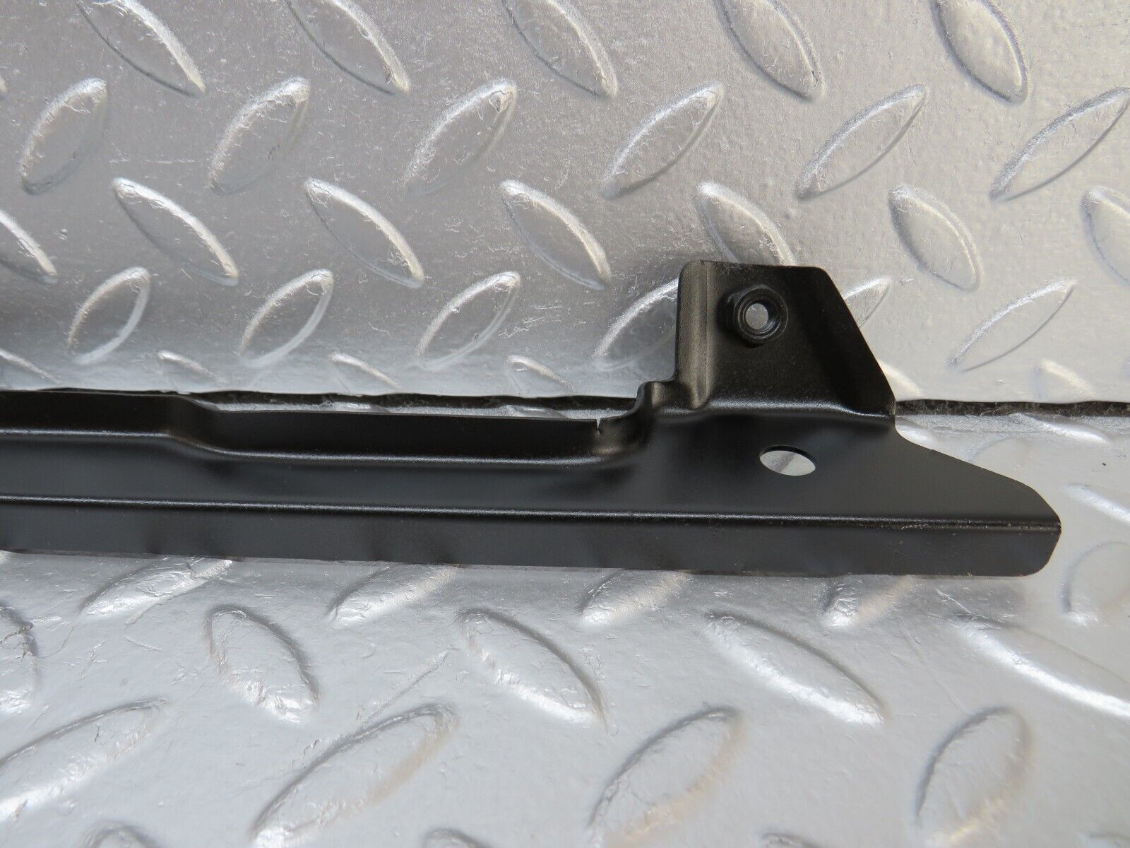 34610 Mercedes-Benz C126 380SEC Coupe Rear WIndow Channel Support Left Side