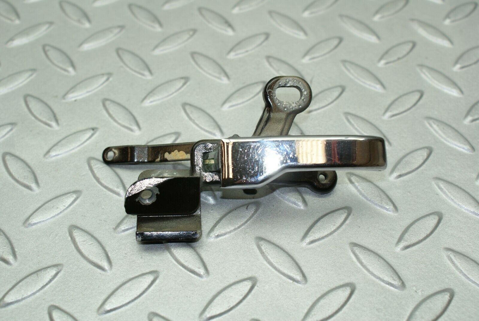 3233 Mercedes-Benz W115 220D Chrome Door Handle Right 1157660219