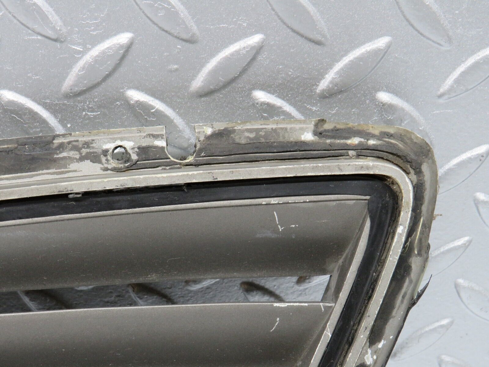 0706 Mercedes-Benz C107 350SLC Coupe Side Window Louvre Rear Left