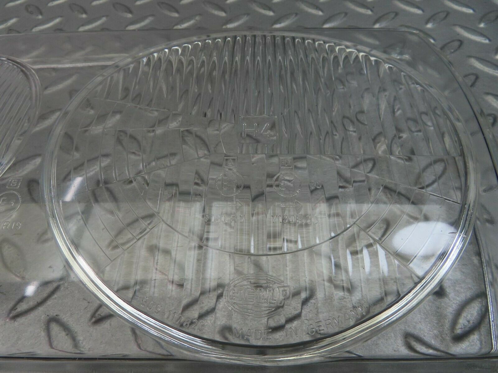 8471 Mercedes-Benz W123 Headlight Lens Hella Left