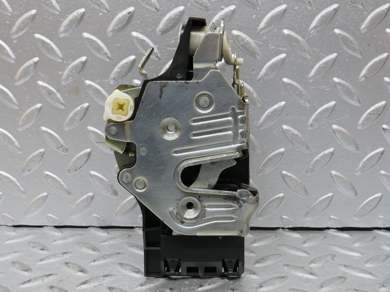 27671 Mercedes-Benz S124 300TE Wagon Rear Left Door Lock Mechanism 1248213551