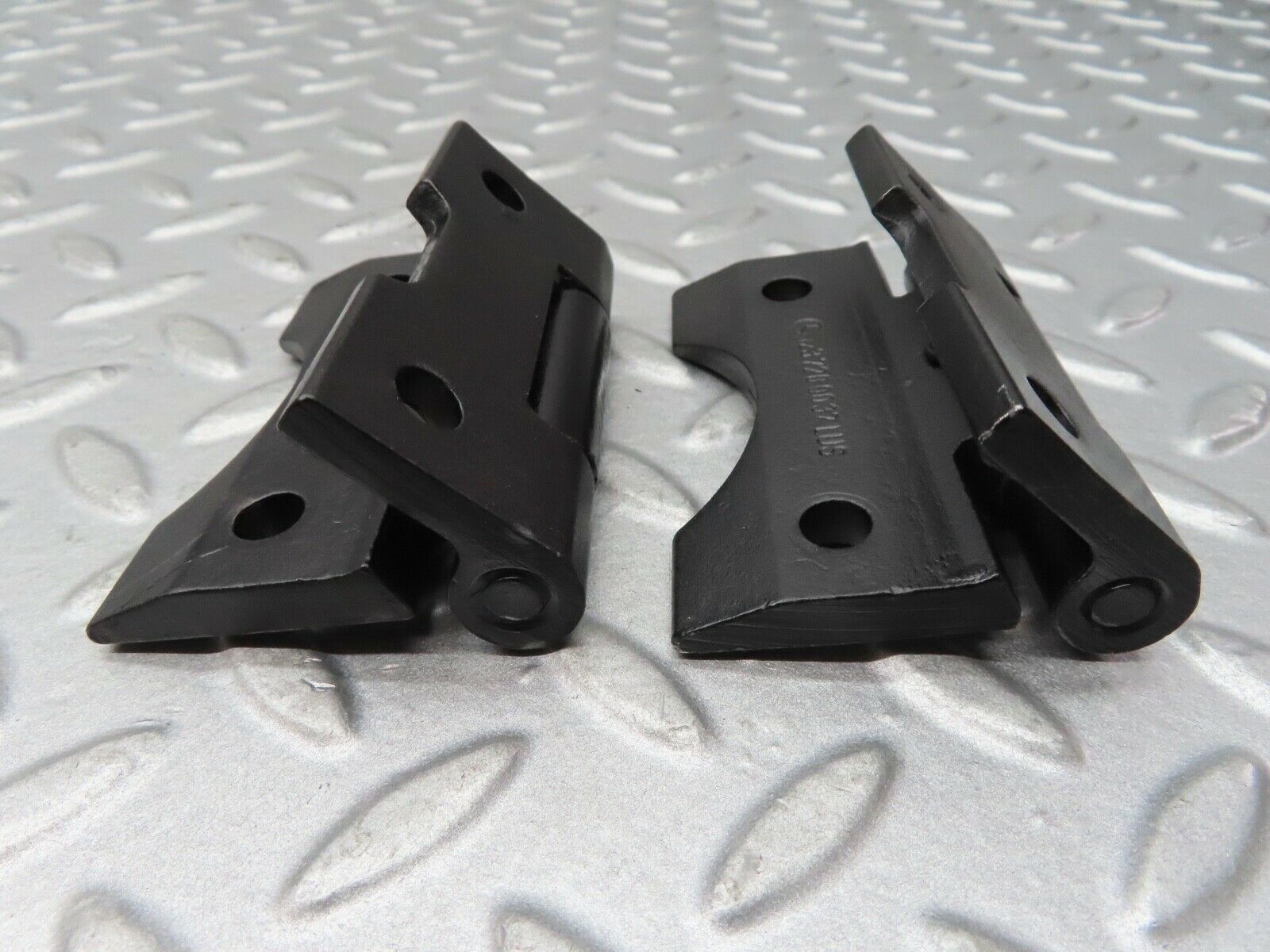 17008 Mercedes-Benz C123 280CE Coupe Door Hinges Pair 1237200037