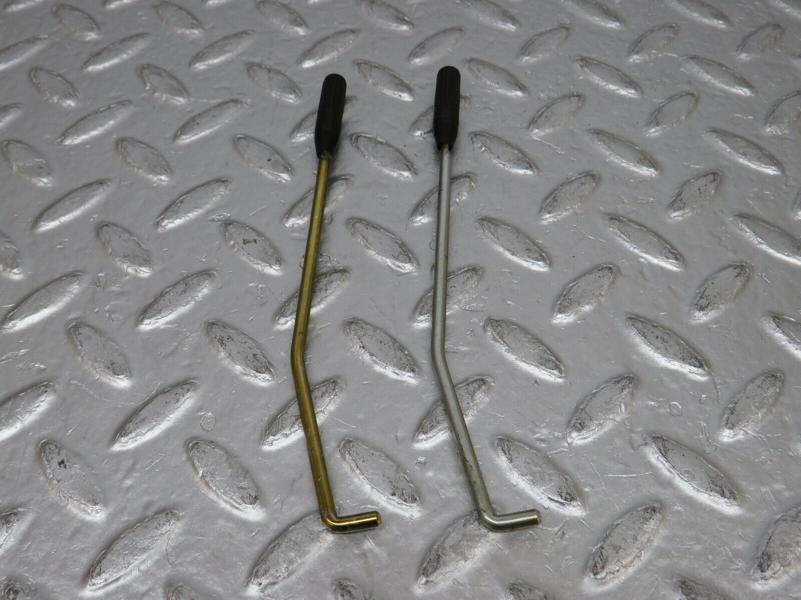 32490 Mercedes-Benz S124 300TE Wagon Front Door Lock Knob Pair