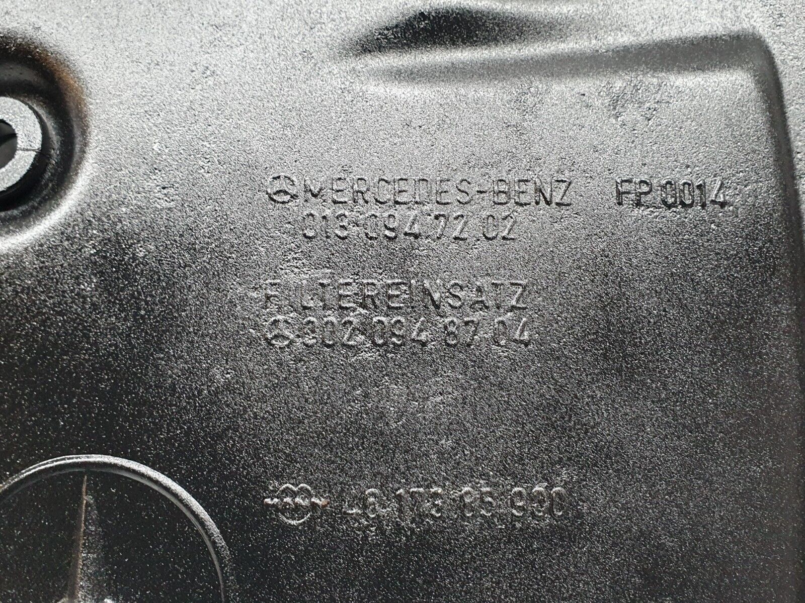 41195 Mercedes-Benz W126 300SE Air Filter Box Housing Lid 0130947202