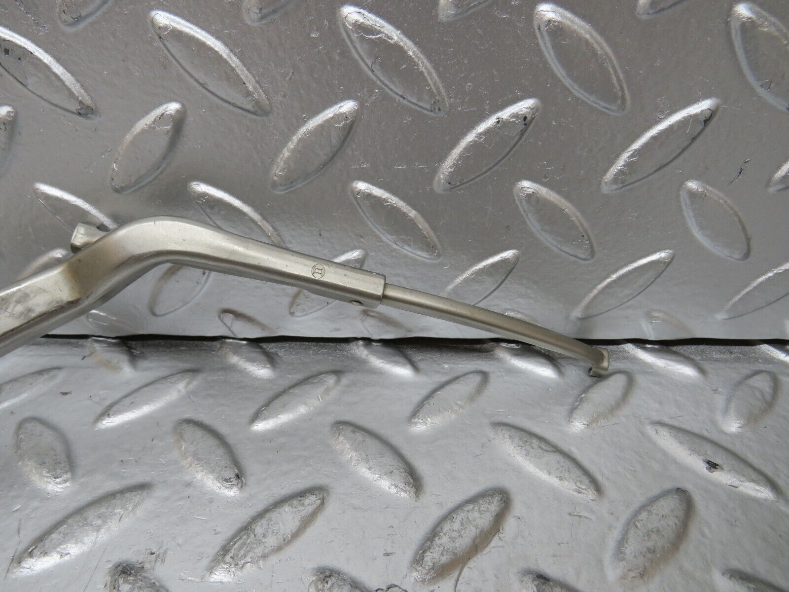 26051 Mercedes-Benz W116 450SE Headlight Wiper Arm Left Bosch