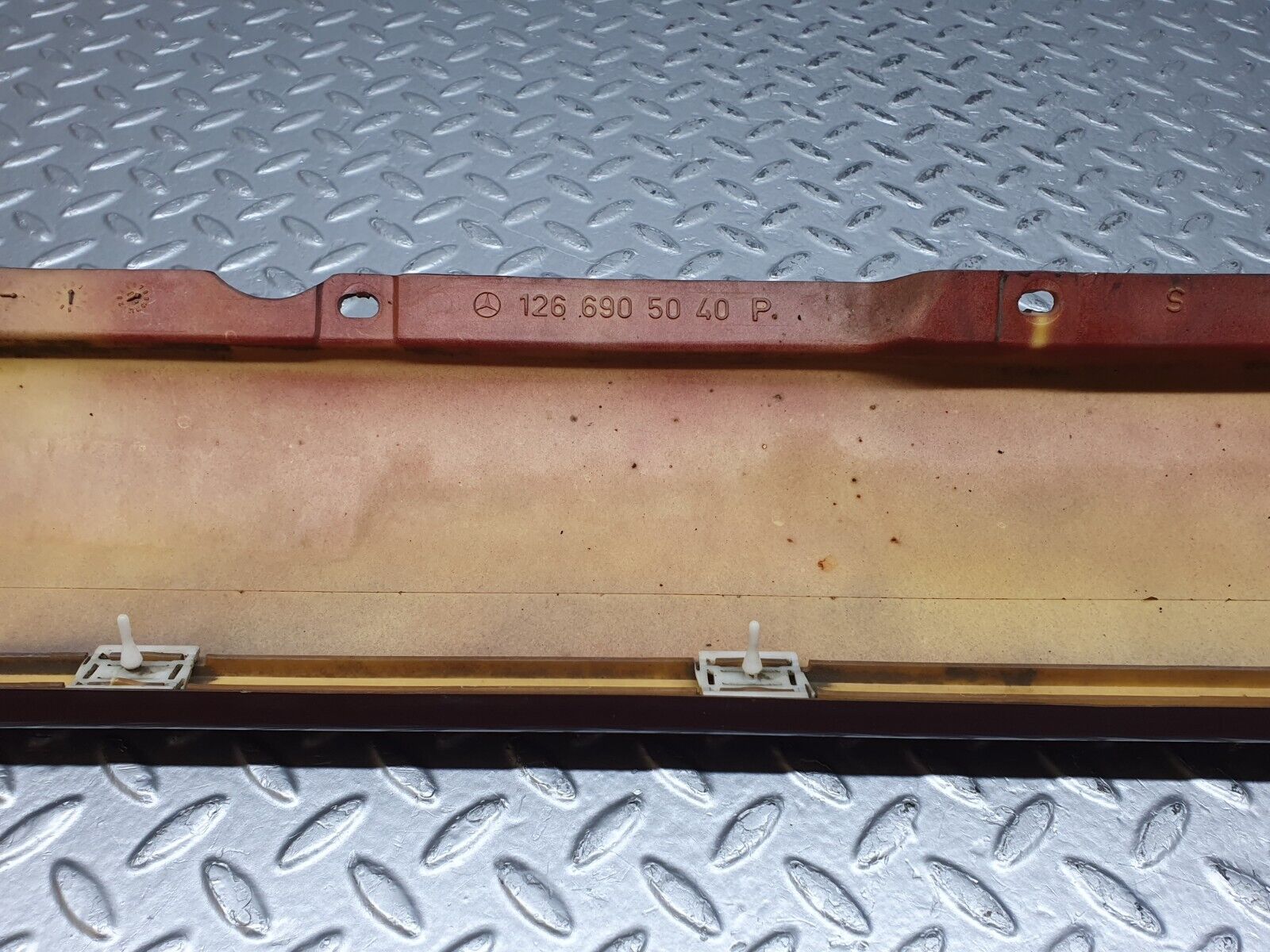 41226 Mercedes-Benz W126 300SE Side Skirt Right 1266905040 1266980230 1266980430