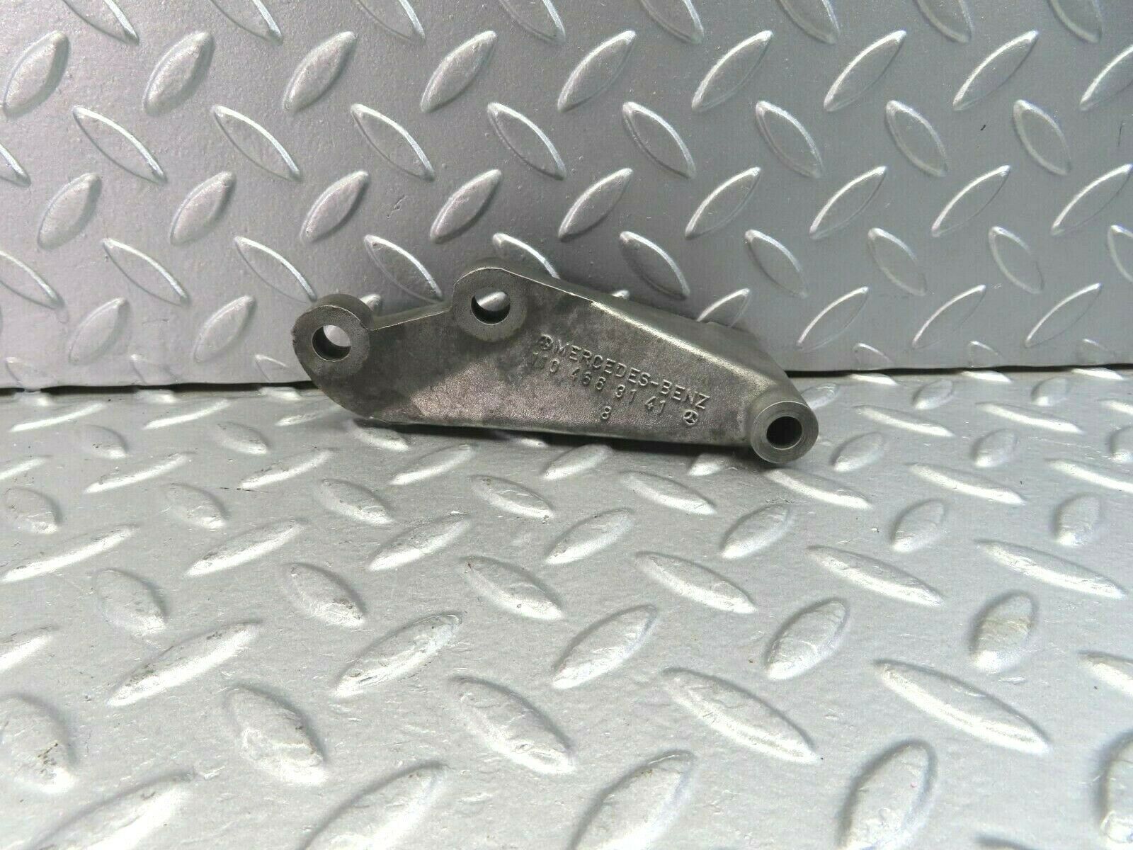 9819 Mercedes-Benz C123 280CE Coupe Power Steering Pump Bracket 1104663141