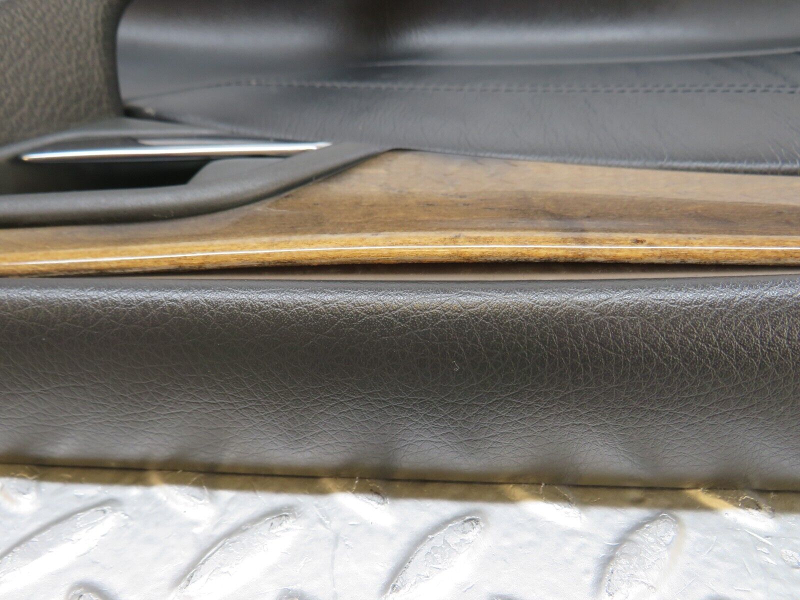 34731 Mercedes-Benz W210 320E Front Left Door Card 2107201551