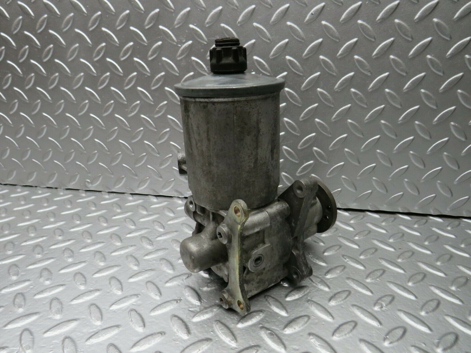 22434 Mercedes-Benz C124 E220 Coupe Power Steering Pump 2104662601 7681900503