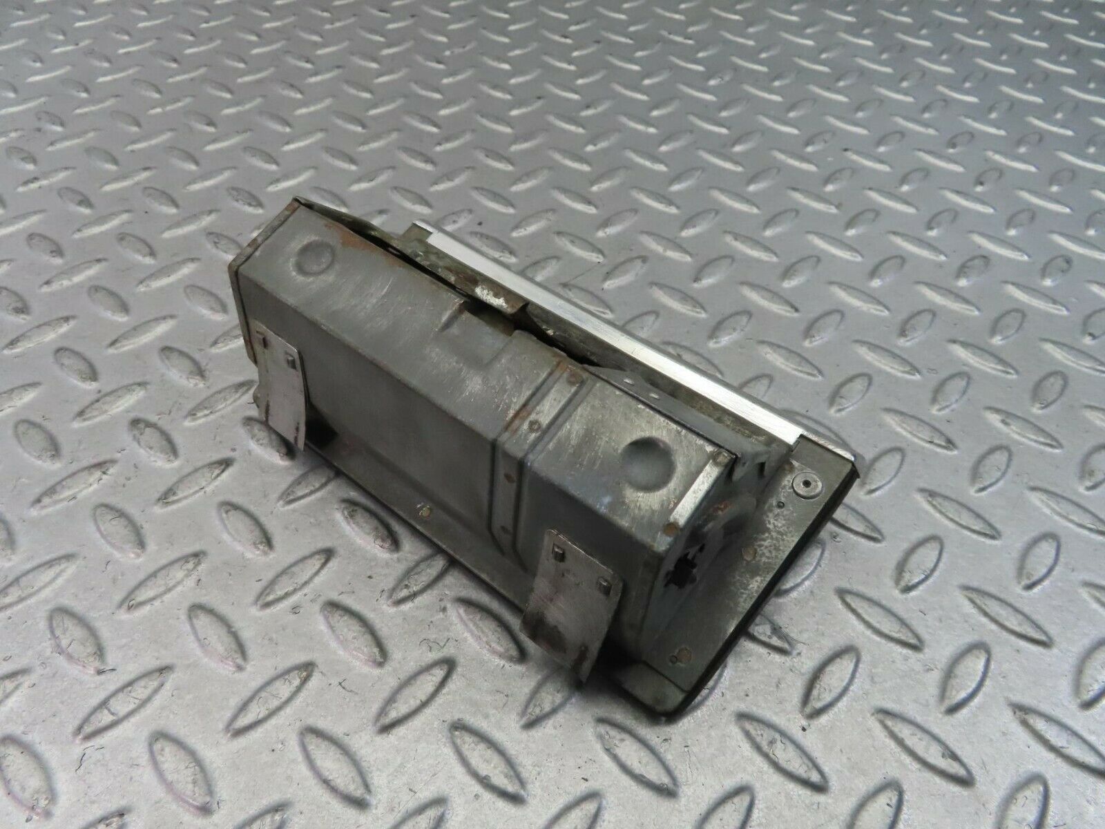 8696 Mercedes-Benz W114 Ashtray