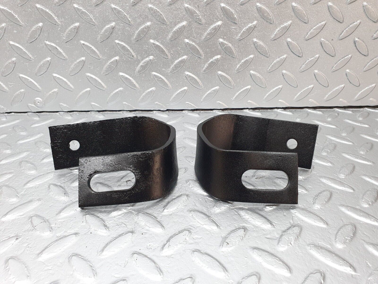 40837 Mercedes-Benz W123 300D Front Bumper Bracket