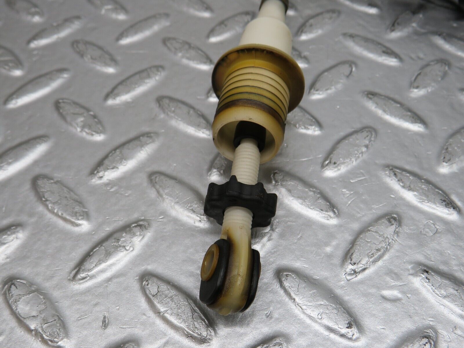 39669 Mercedes-Benz R129 320SL Coupe Accelerator Cable 1243010197